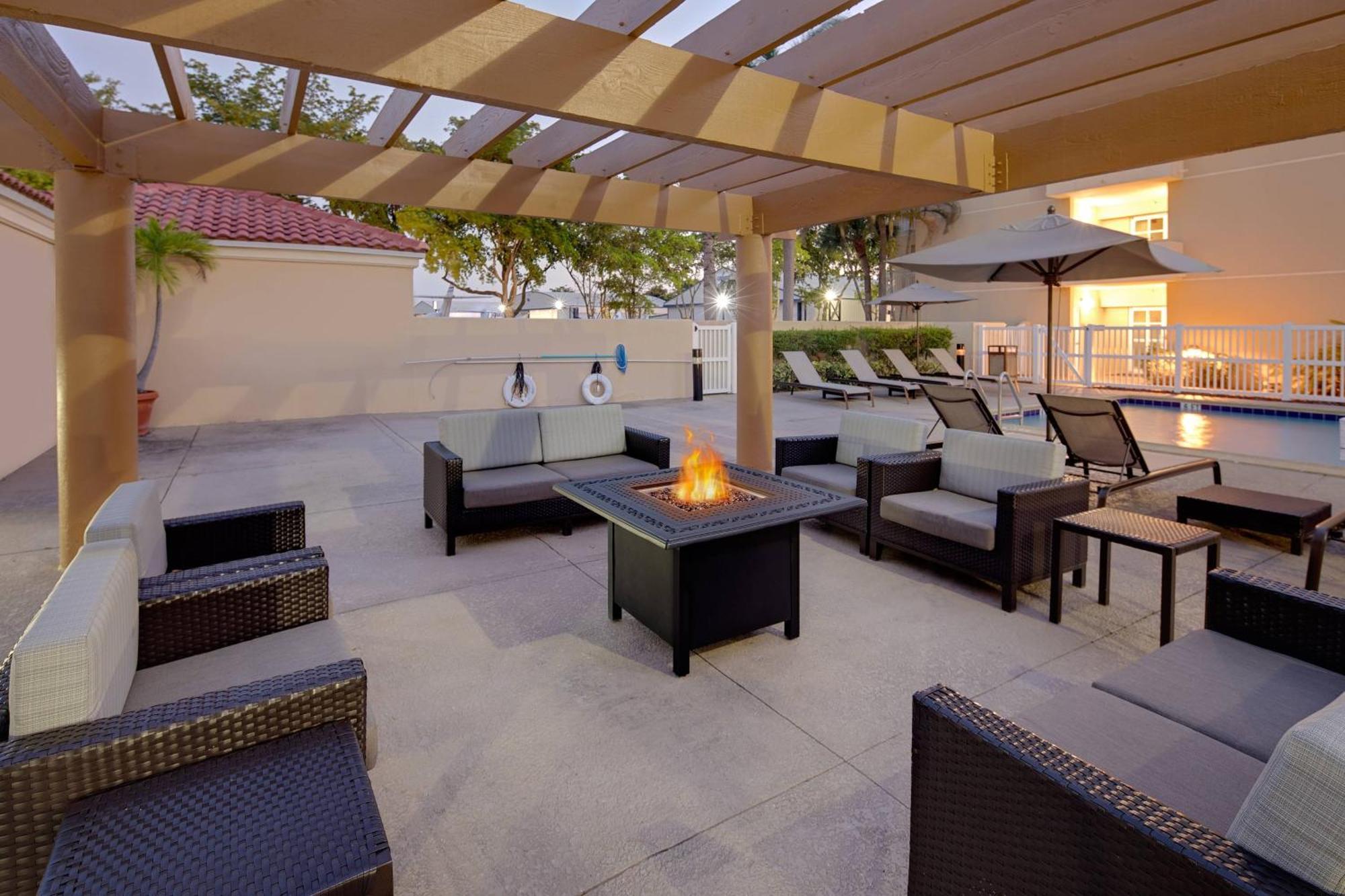 Courtyard By Marriott Fort Lauderdale North/Cypress Creek Εξωτερικό φωτογραφία
