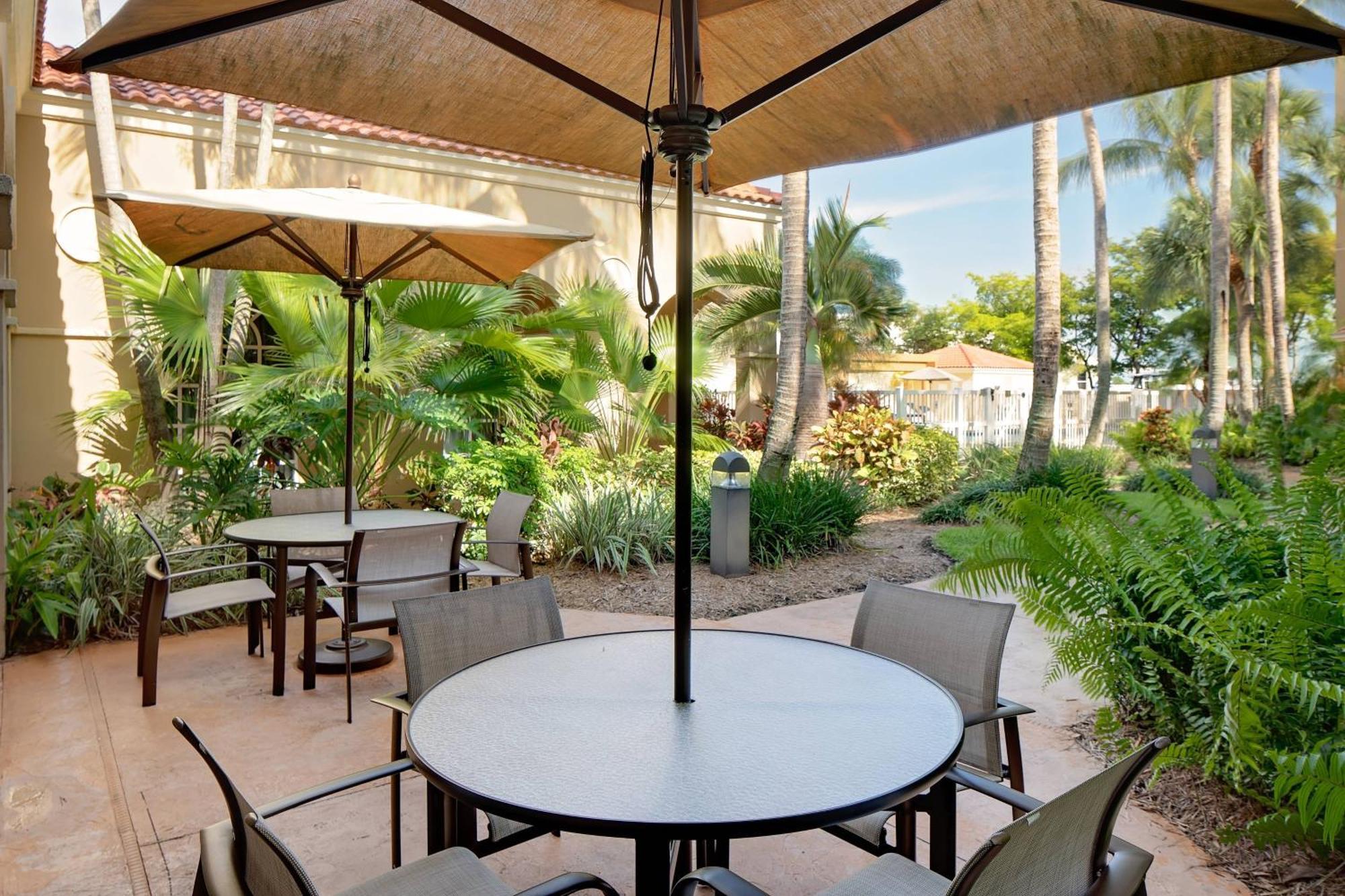 Courtyard By Marriott Fort Lauderdale North/Cypress Creek Εξωτερικό φωτογραφία